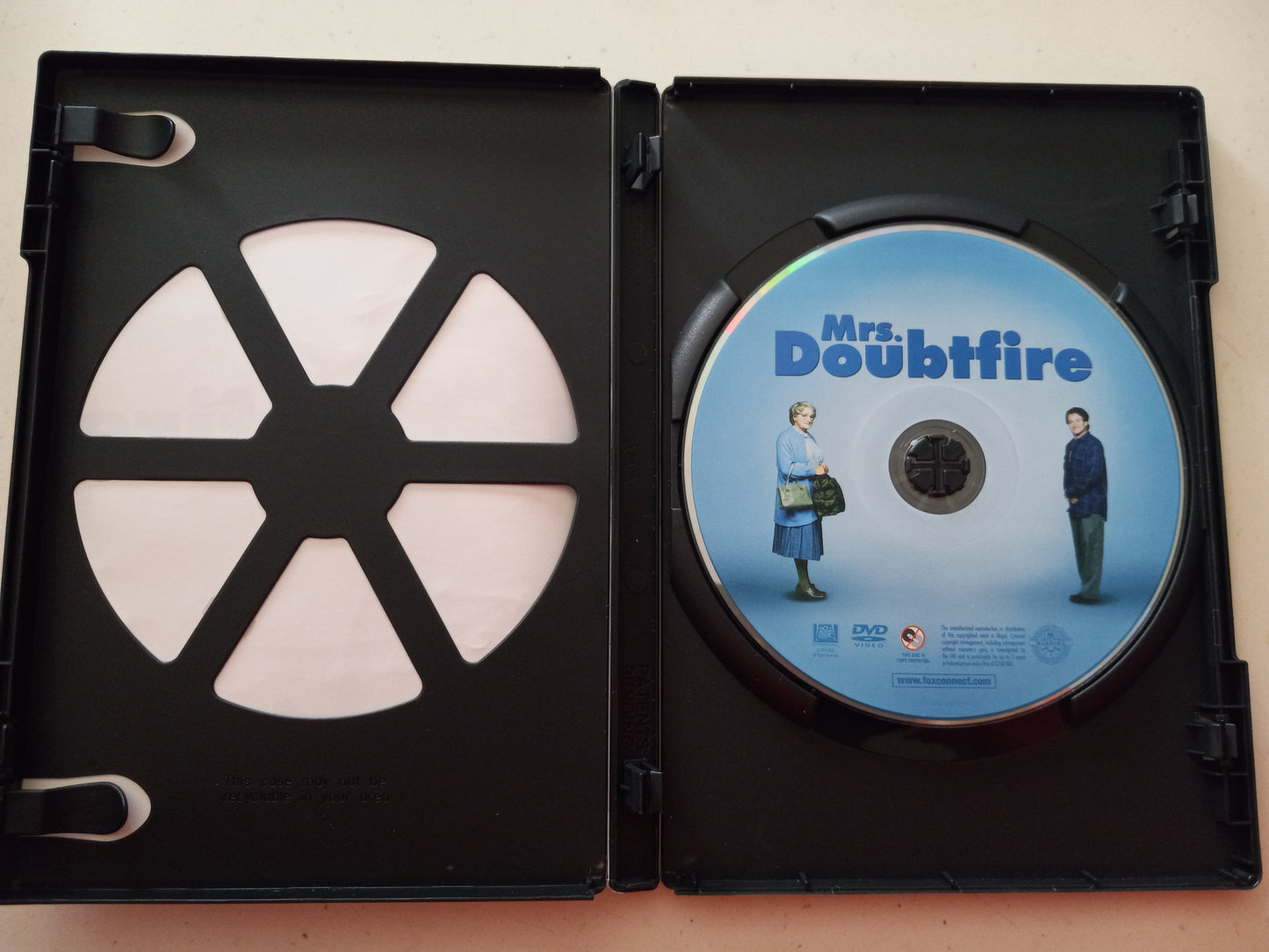 Mrs. Doubtfire, Behind the Seams, 2-Discs, DVD Movie, Widescreen, Rated PG-13, USED