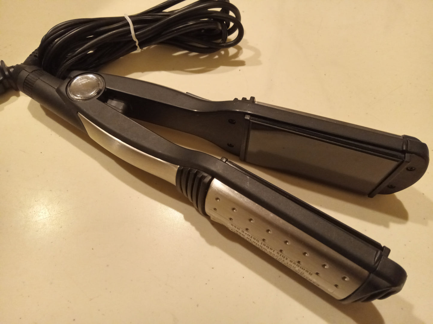 Conair Infiniti Adjustable Heat Hair Straightener Flat Iron, Adjustable Heat, 2"x3" Pads, USED