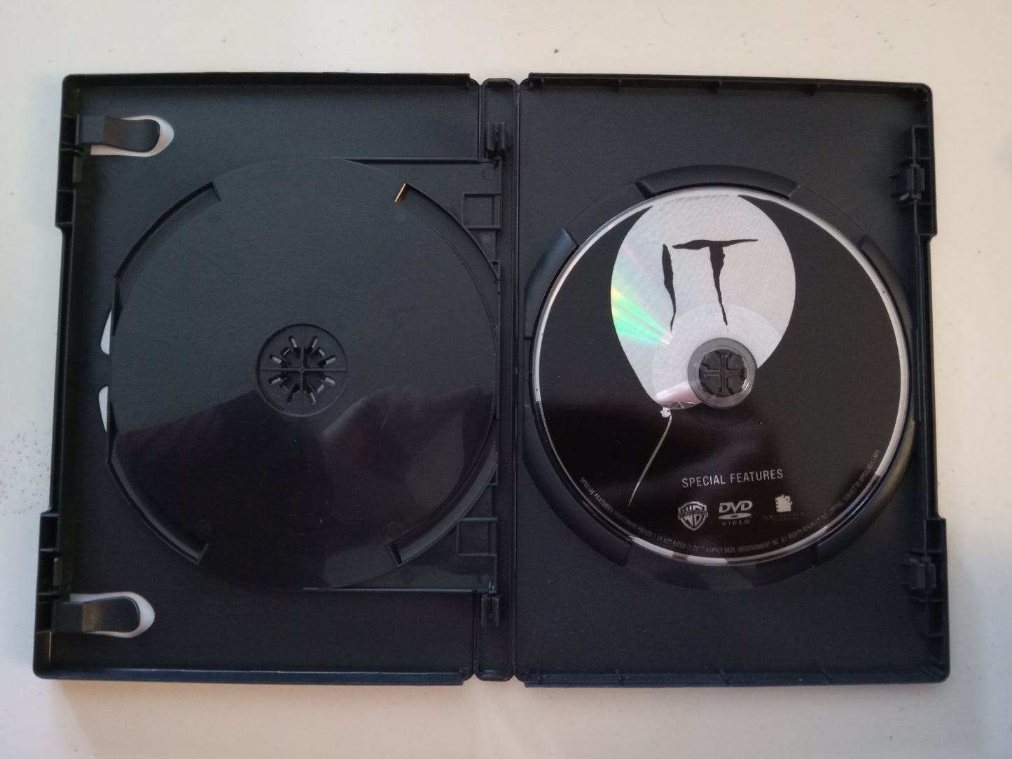 It, Stephen King's DVD Movie, 2 Discs, Bill Skarsgard Widescreen, Rated R, USED