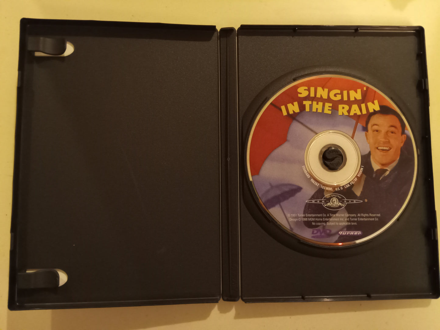 (Singing) Singin' In The Rain, 2 Discs, DVD Movie, Gene Kelly Widescreen, Rated G, USED