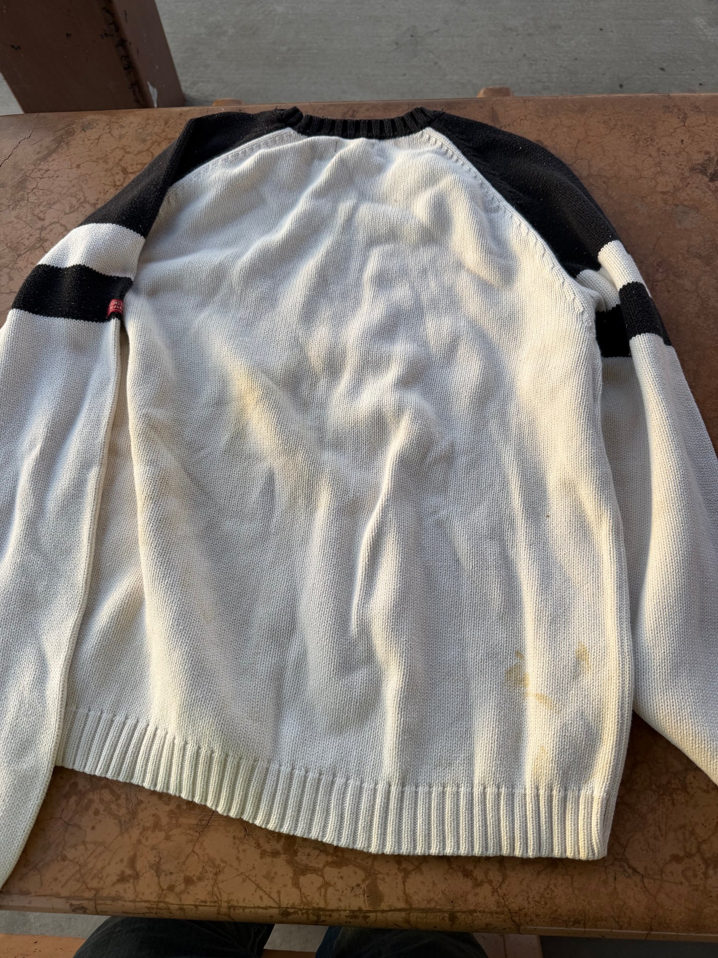 Guess thick cotton sweater white and black size XXL…