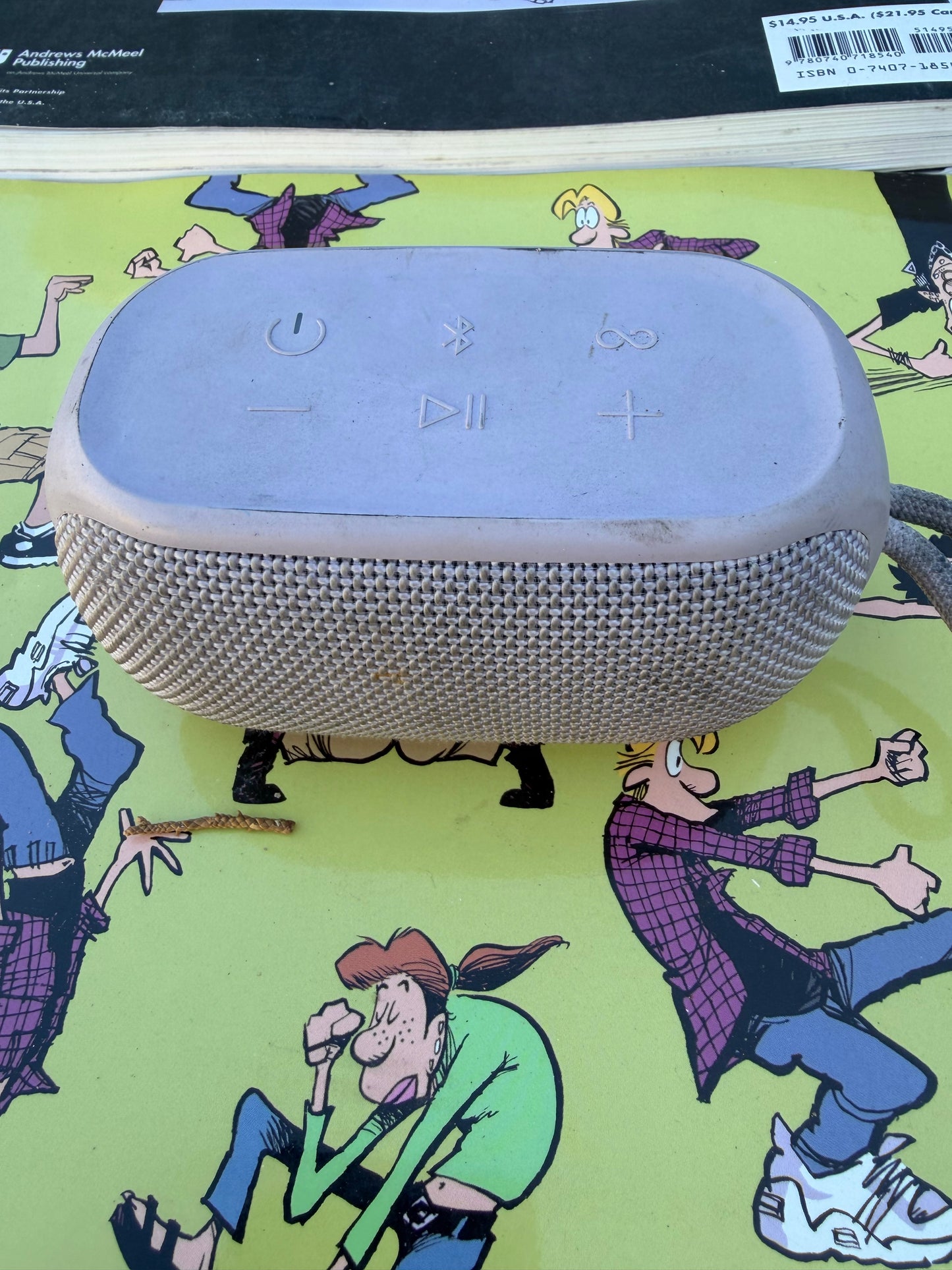 Bluetooth speaker oval shape 4 inches long used …
