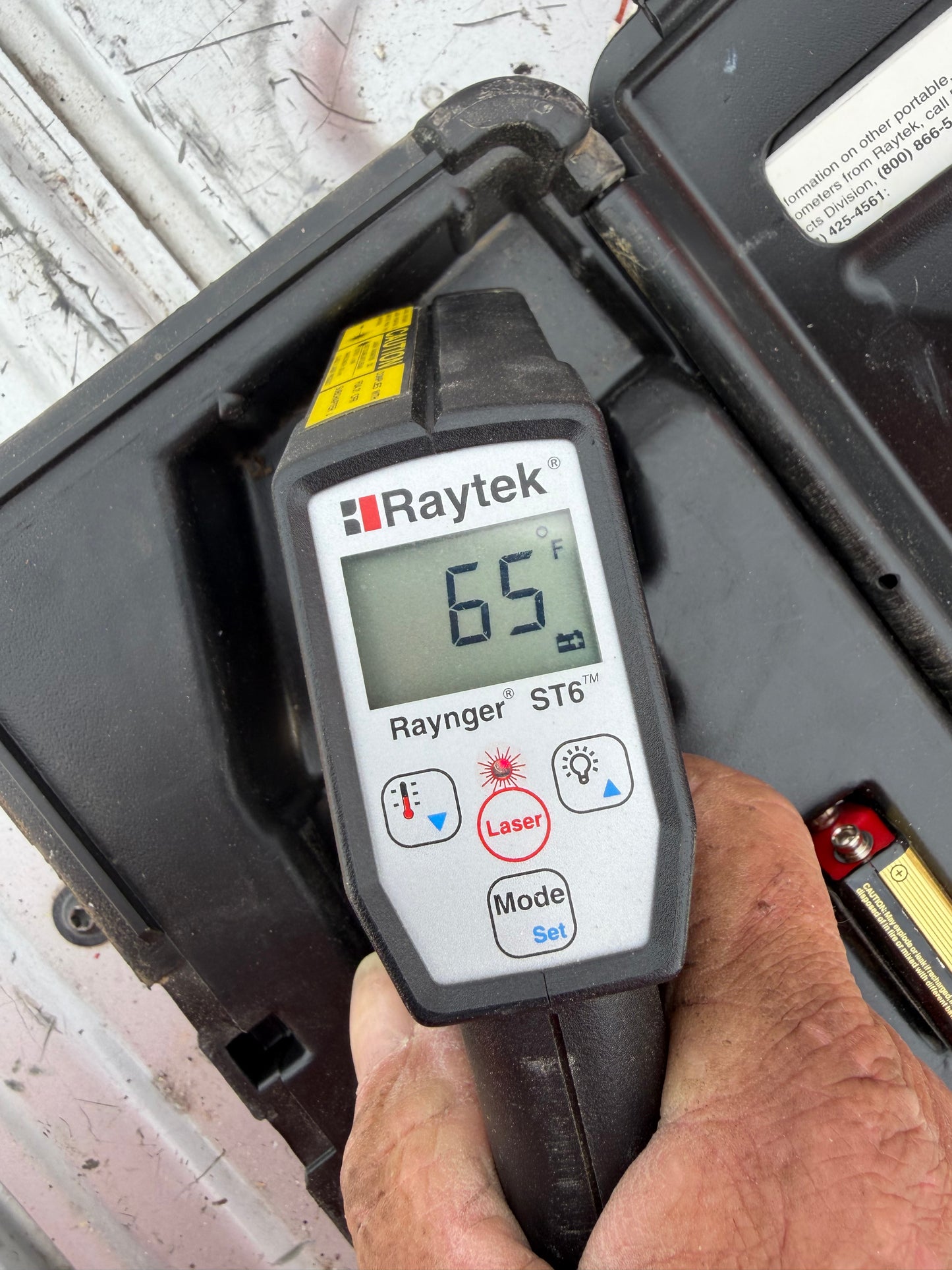 Raytek temperature laser gun new with battery works excellent …