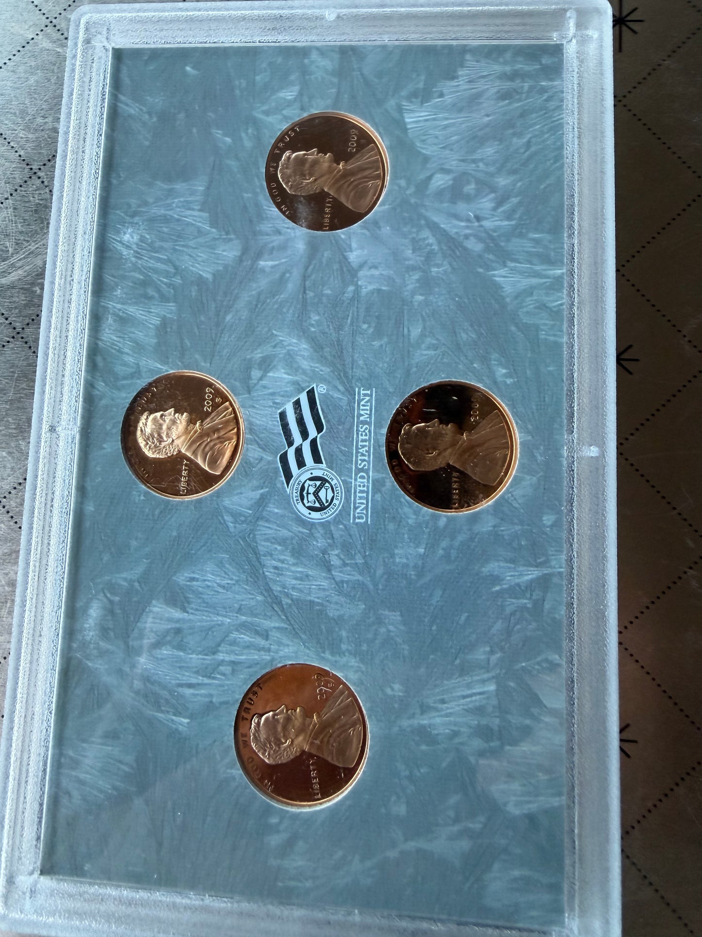Last Copper Penny’s 4 uncirculated pennies mint condition in plastic case. 2009 American coins …