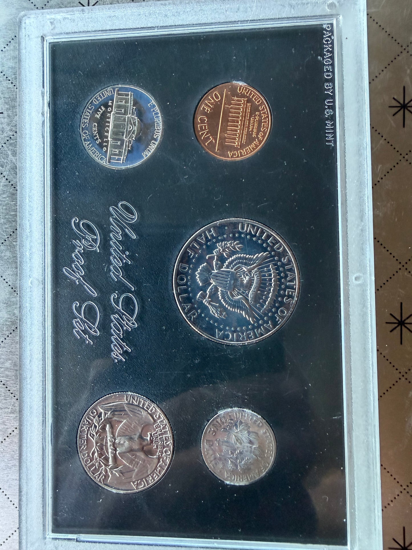 United States of America coins Antique 1972 mint condition uncirculated new in plastic case …