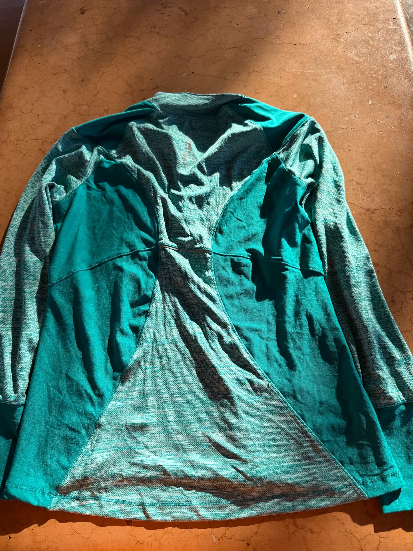 Avis sportswear green shirt for ladies size L …