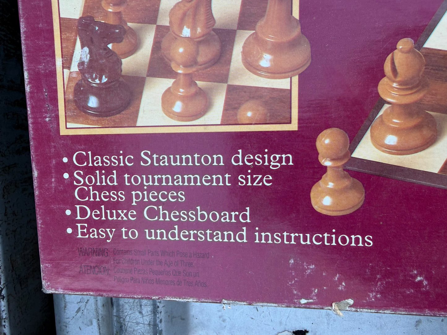 Chess game tournament size and color plastic game pieces…
