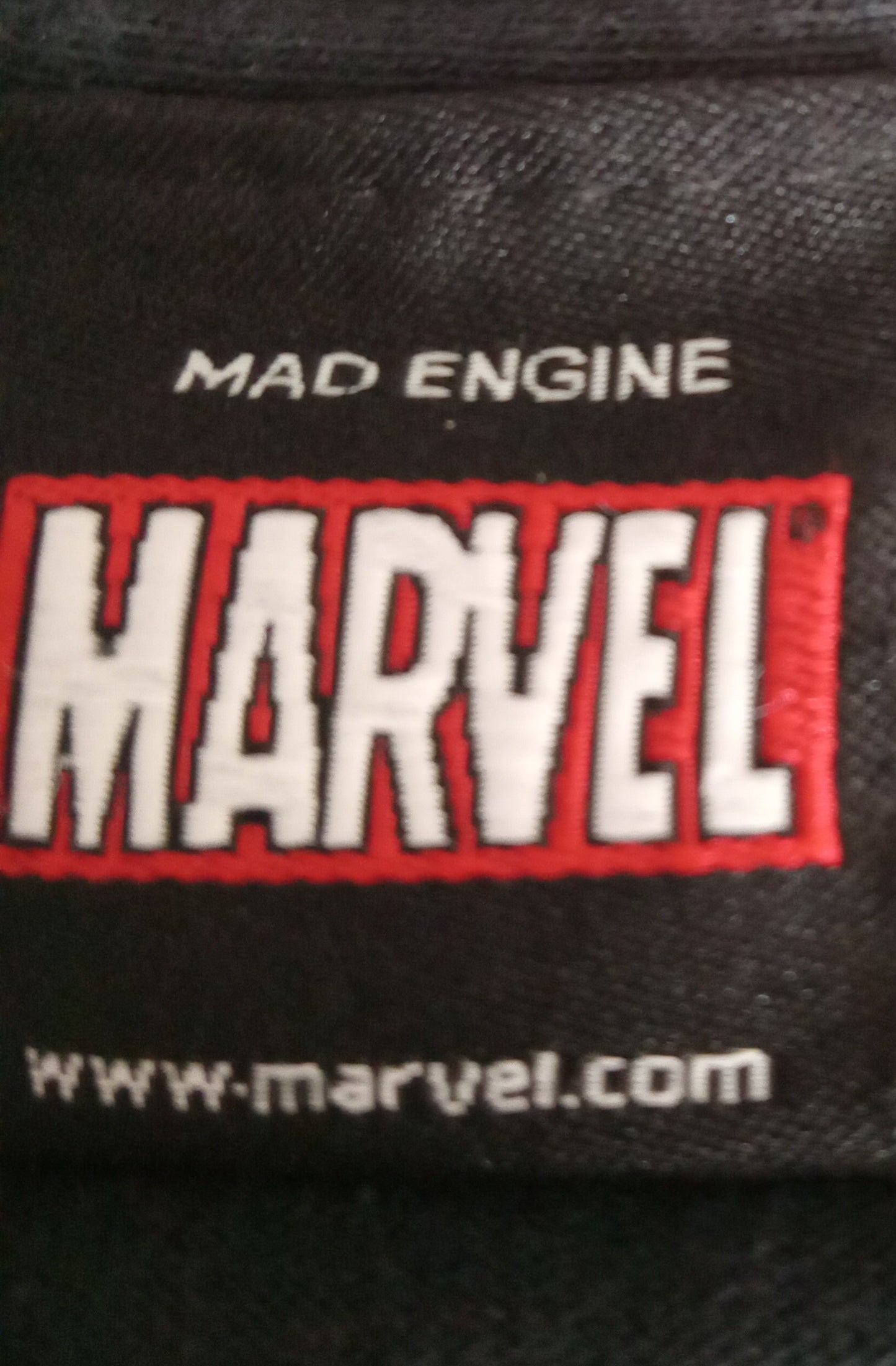 Marvel Mad Engine T-Shirt Adult M, Features 20 Super Heroes, USED