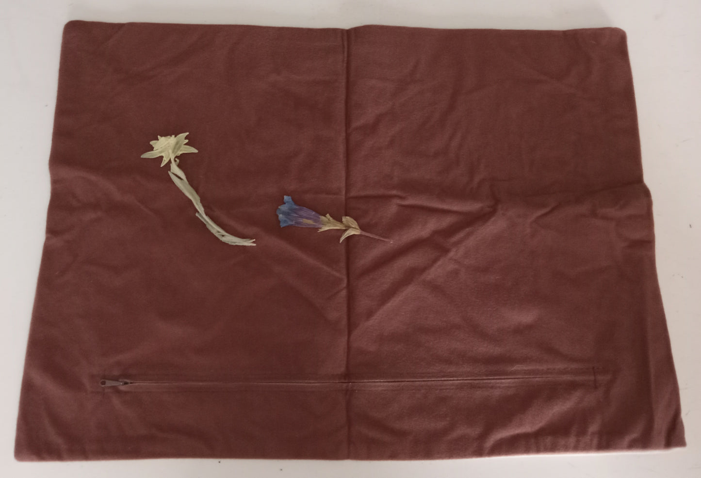 Throw Pillow Case Tan w/Embroidered Flowers Floral 20"x15" Beautiful LIKE NEW