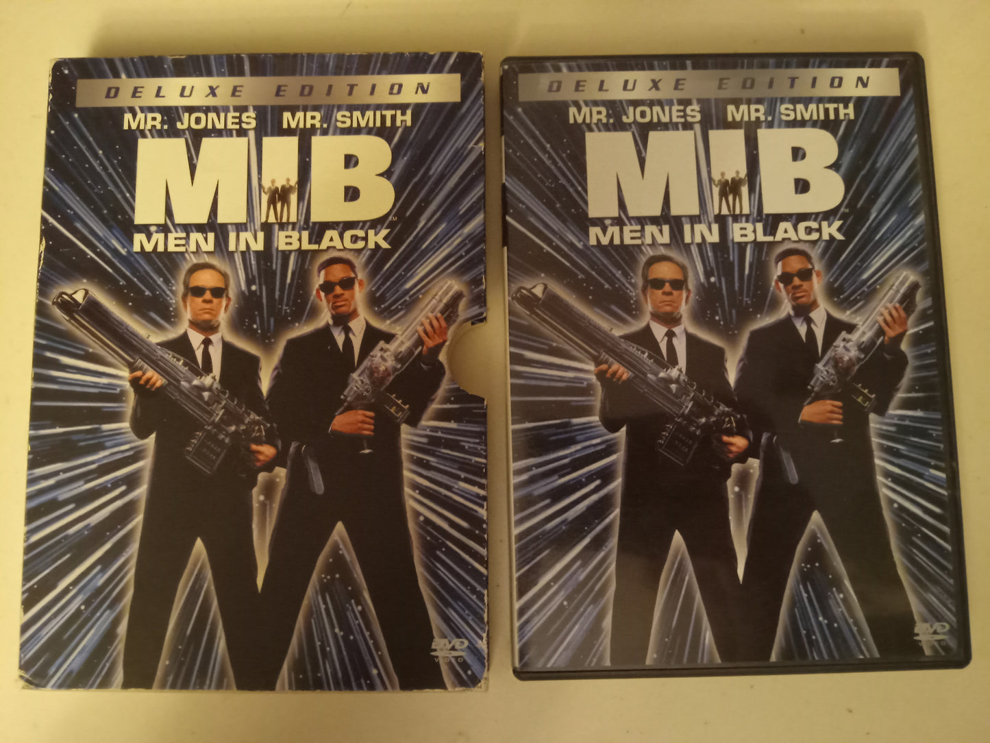 Men In Black, Deluxe & Collector's Series DVD Movie, Will Smith Widescreen, Rated PG-13, USED