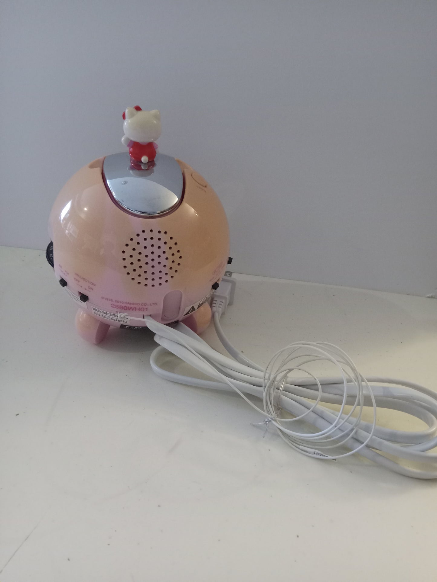 Hello Kitty Alarm Clock, Projector, AM/FM Radio, Needs Lamp Replaced, Rare USED