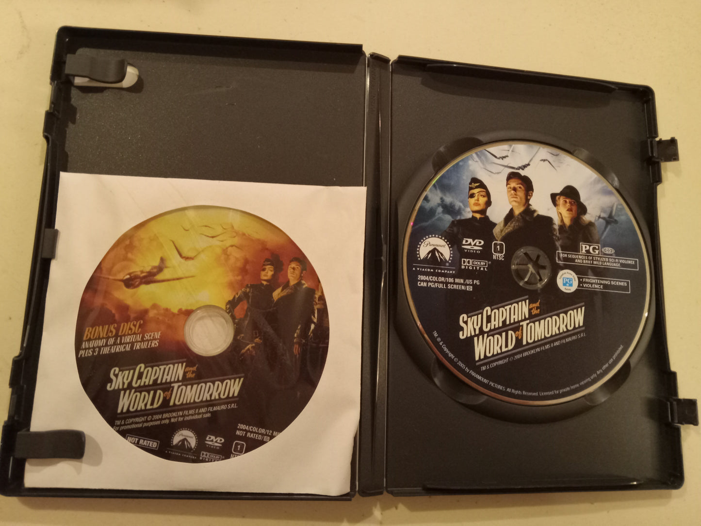 Sky Captain And The World Of Tomorrow, 2 Disc Special Collector's Ed. DVD Movie, Fullscreen, Rated PG, USED