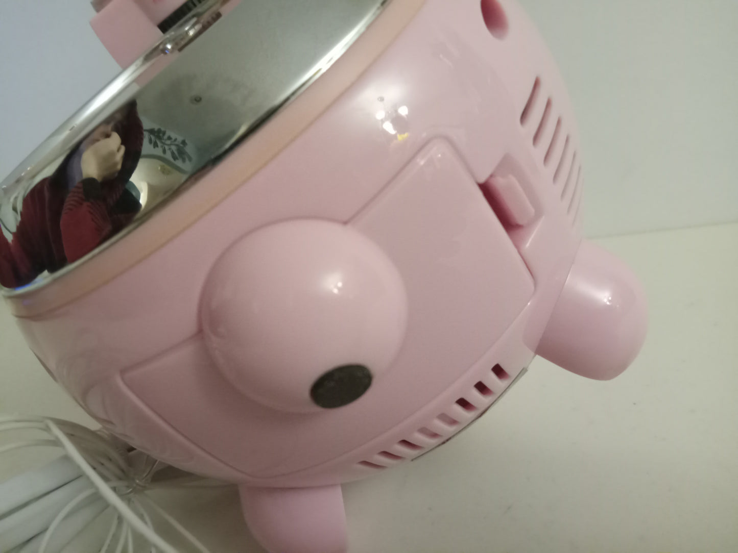 Hello Kitty Alarm Clock, Projector, AM/FM Radio, Needs Lamp Replaced, Rare USED