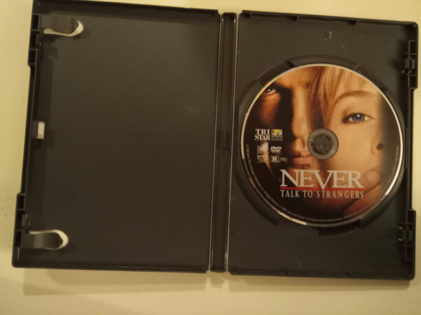 Never Talk To Strangers, DVD Movie, Antonio Banderas Widescreen, Rated R, USED