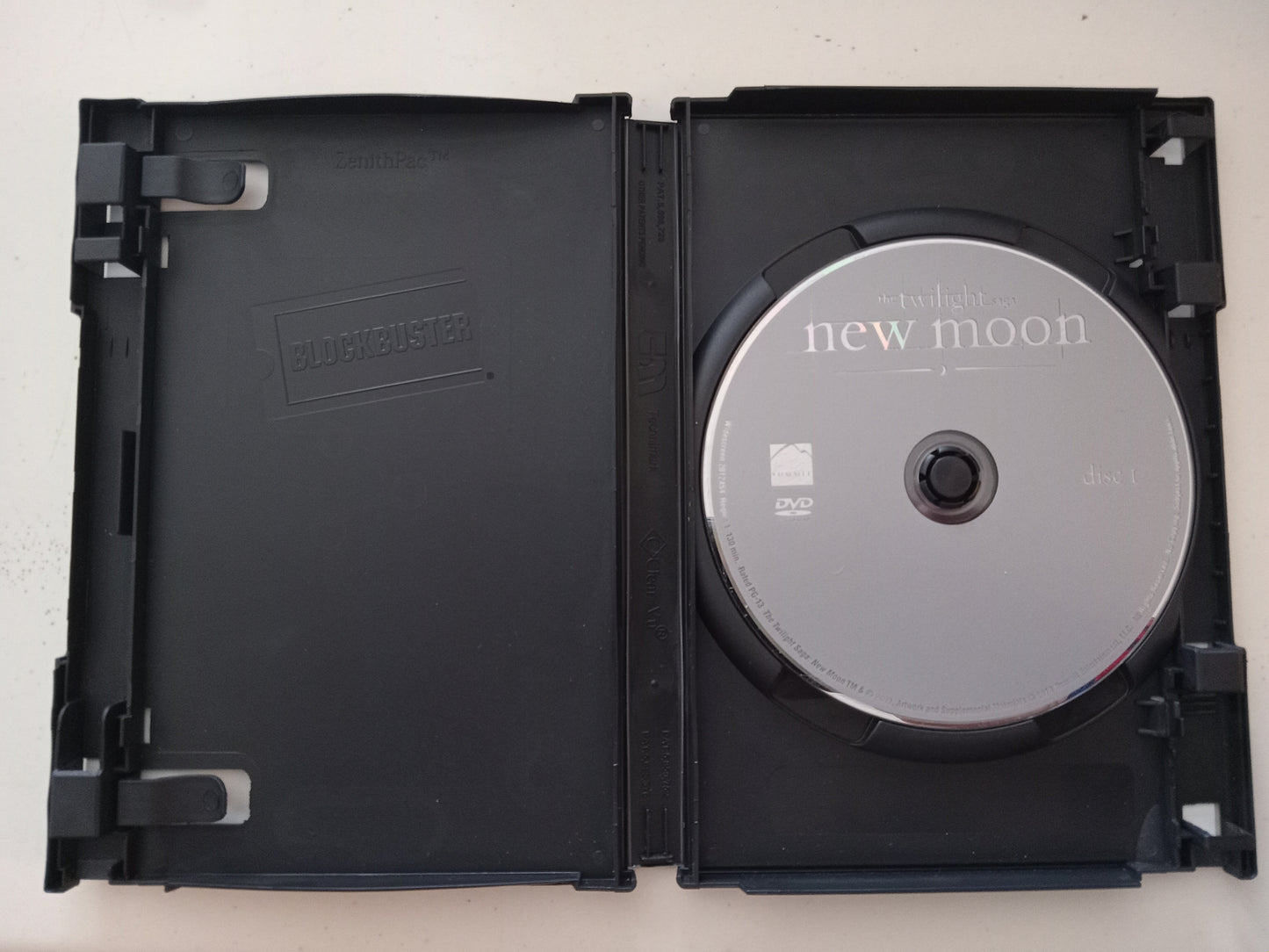 Twilight New Moon, DVD Movie, 2 Disc Ed. Kristen Stewart Widescreen, Rated PG-13, USED