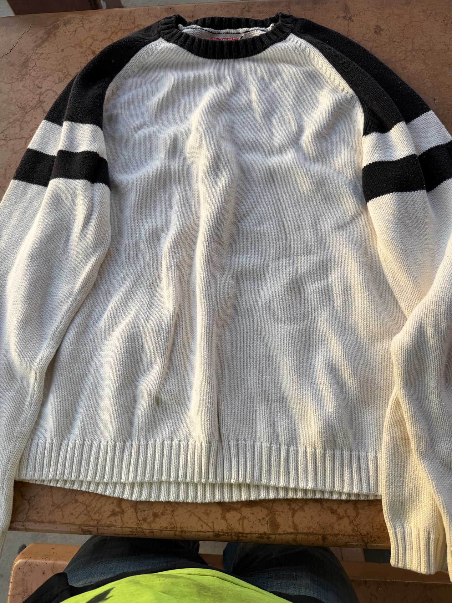 Guess thick cotton sweater white and black size XXL…