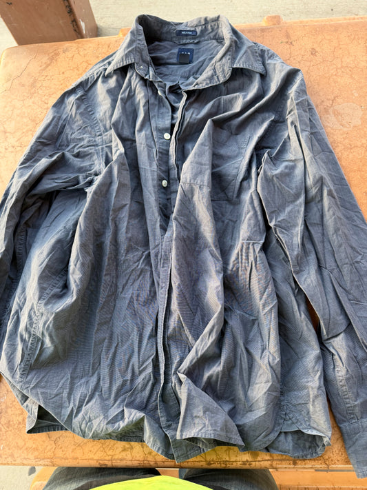 Gap dress up button down shirt men’s size Large dark gray color …