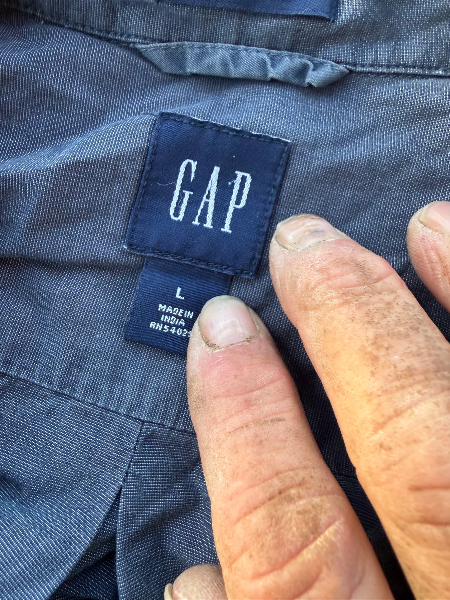 Gap dress up button down shirt men’s size Large dark gray color …