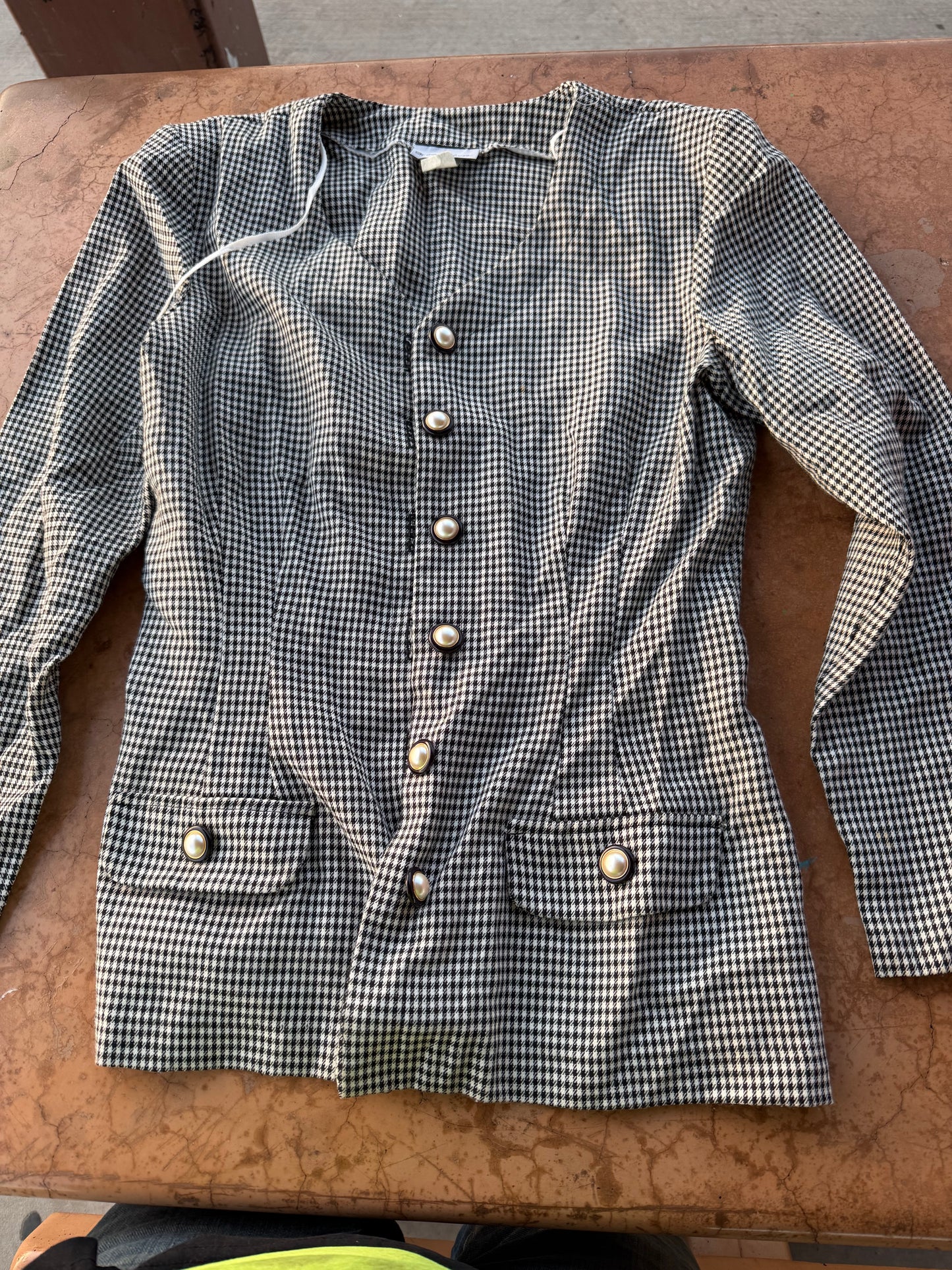 Breaking Loose clothing line business suit jacket size 9-10 black and white button up …