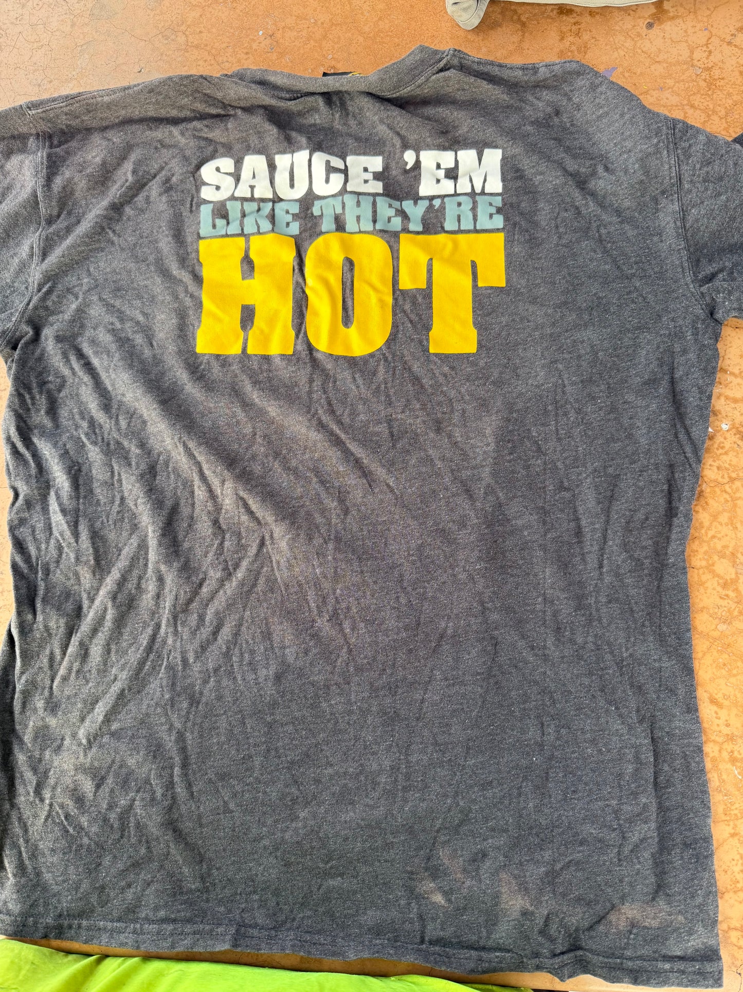Buffalo Wild Wings tee shirt gray with logo size XL …