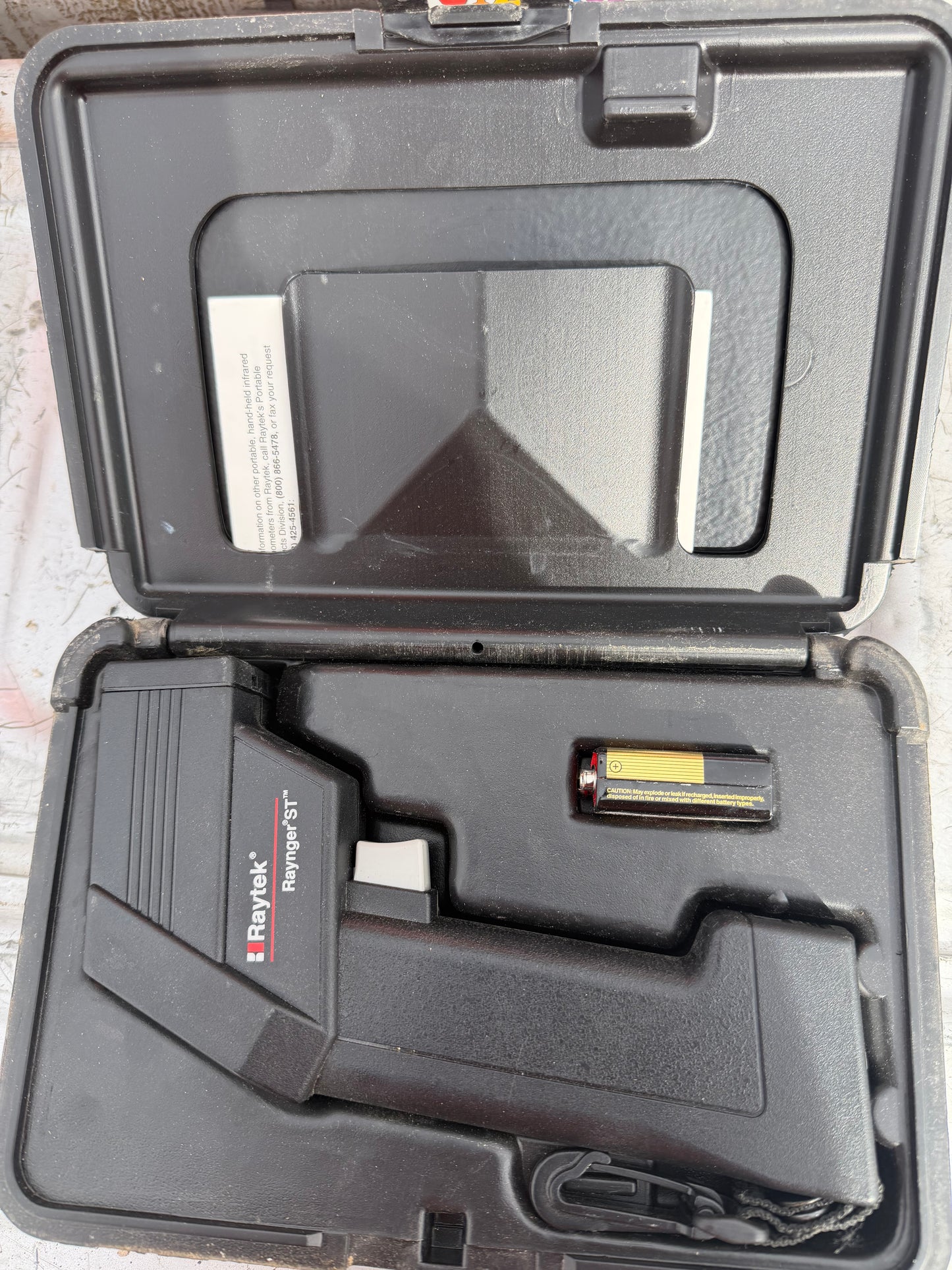 Raytek  temperature laser gun new with battery works excellent …