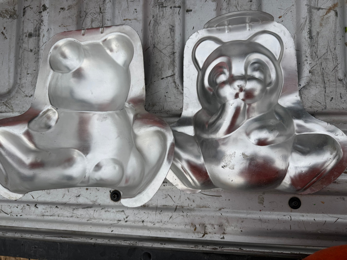 Wilton Teddy Bear cake mold 9 inch tall 2 piece Aluminum mold New …