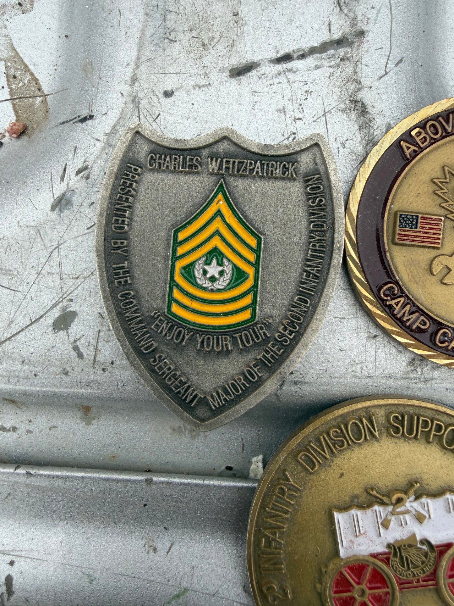 Military medals 5ea. Brass medal with different colors and symbol…