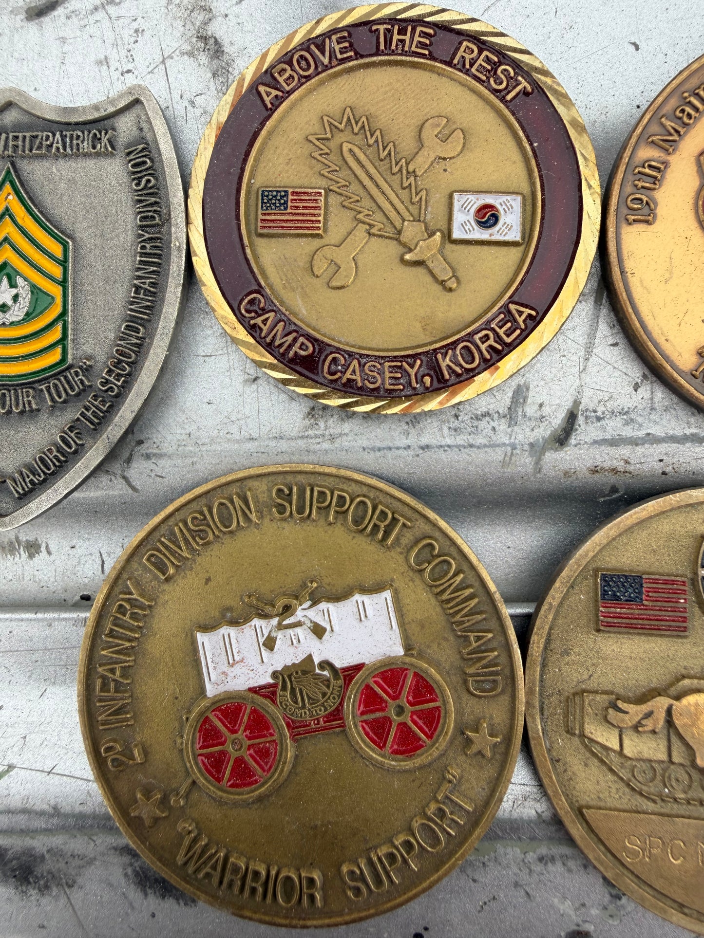 Military medals 5ea. Brass medal with different colors and symbol…