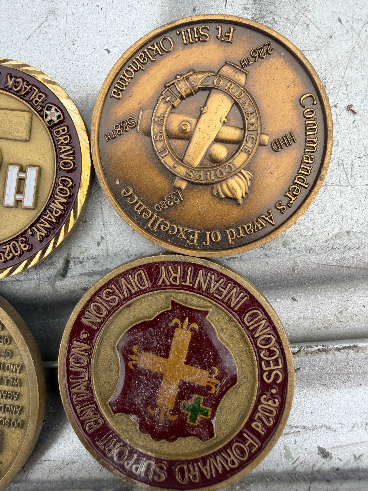Military medals 5ea. Brass medal with different colors and symbol…