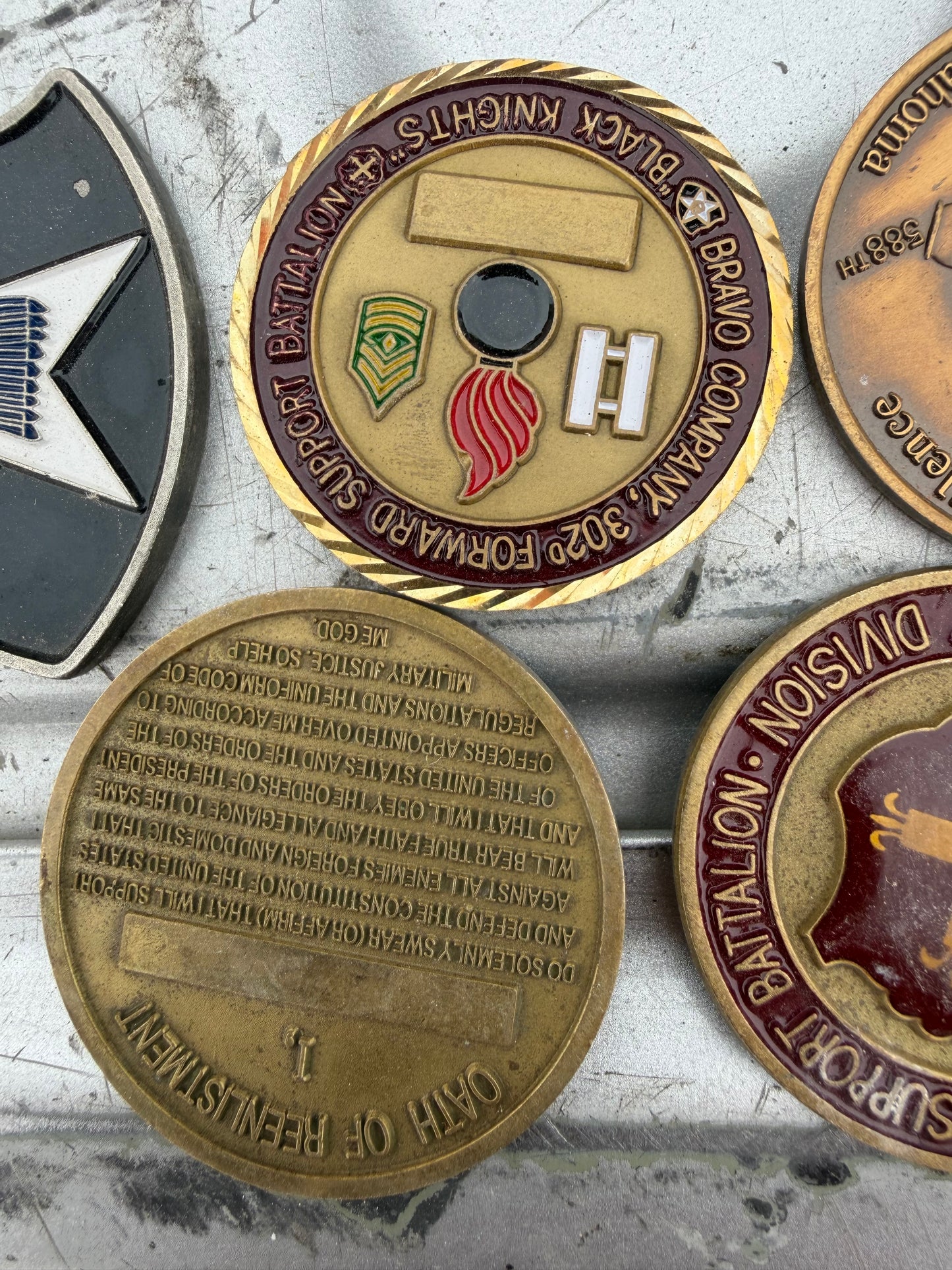 Military medals 5ea. Brass medal with different colors and symbol…
