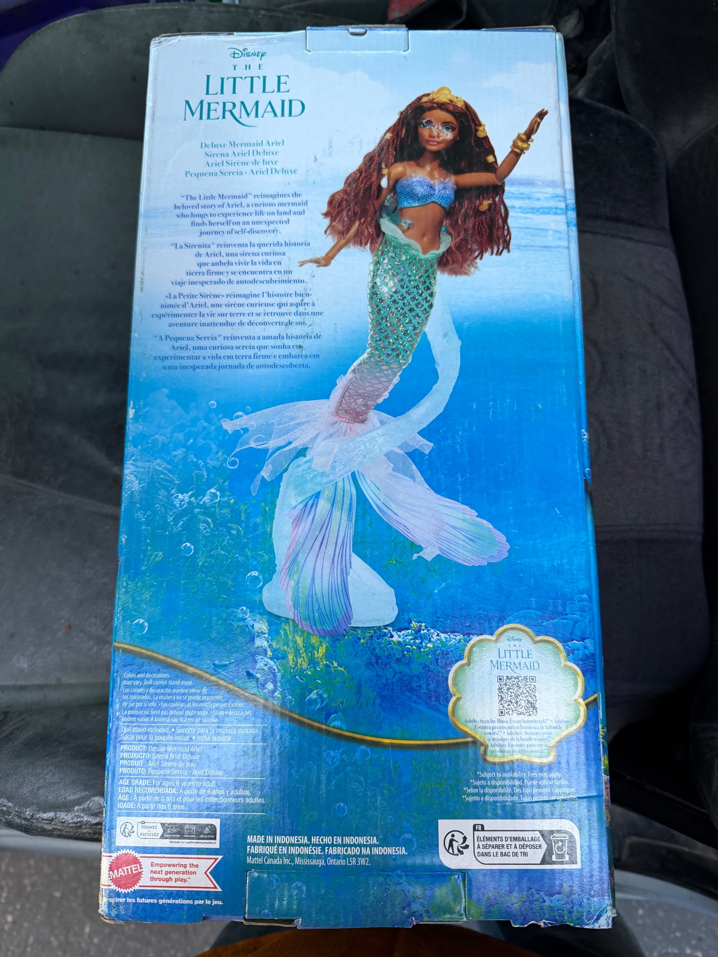 Disney The Little Mermaid Deluxe Set edition new in box doll with stand …