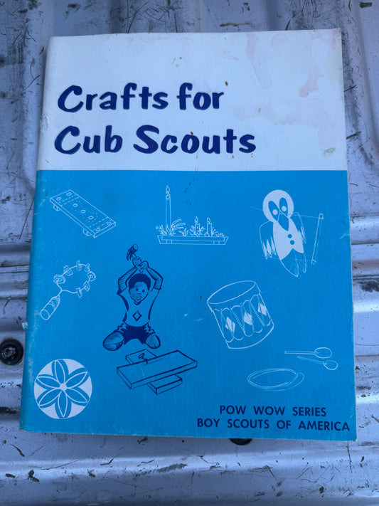 Boy Scouts of America Crafts For Scouts book blue color. Used …