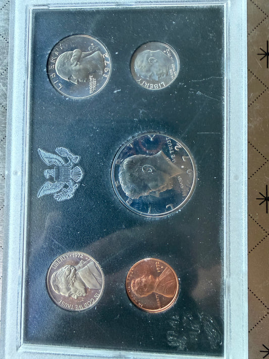 United States of America coins Antique 1972 mint condition uncirculated new in plastic case …