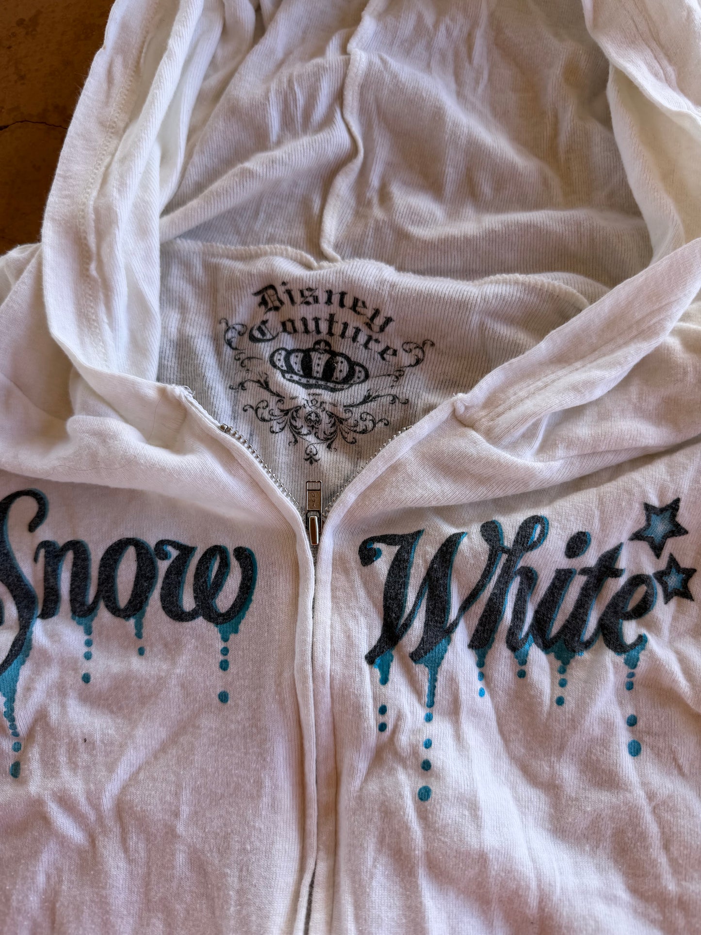 Disney culture clothing hoodie with Snow White size XL …