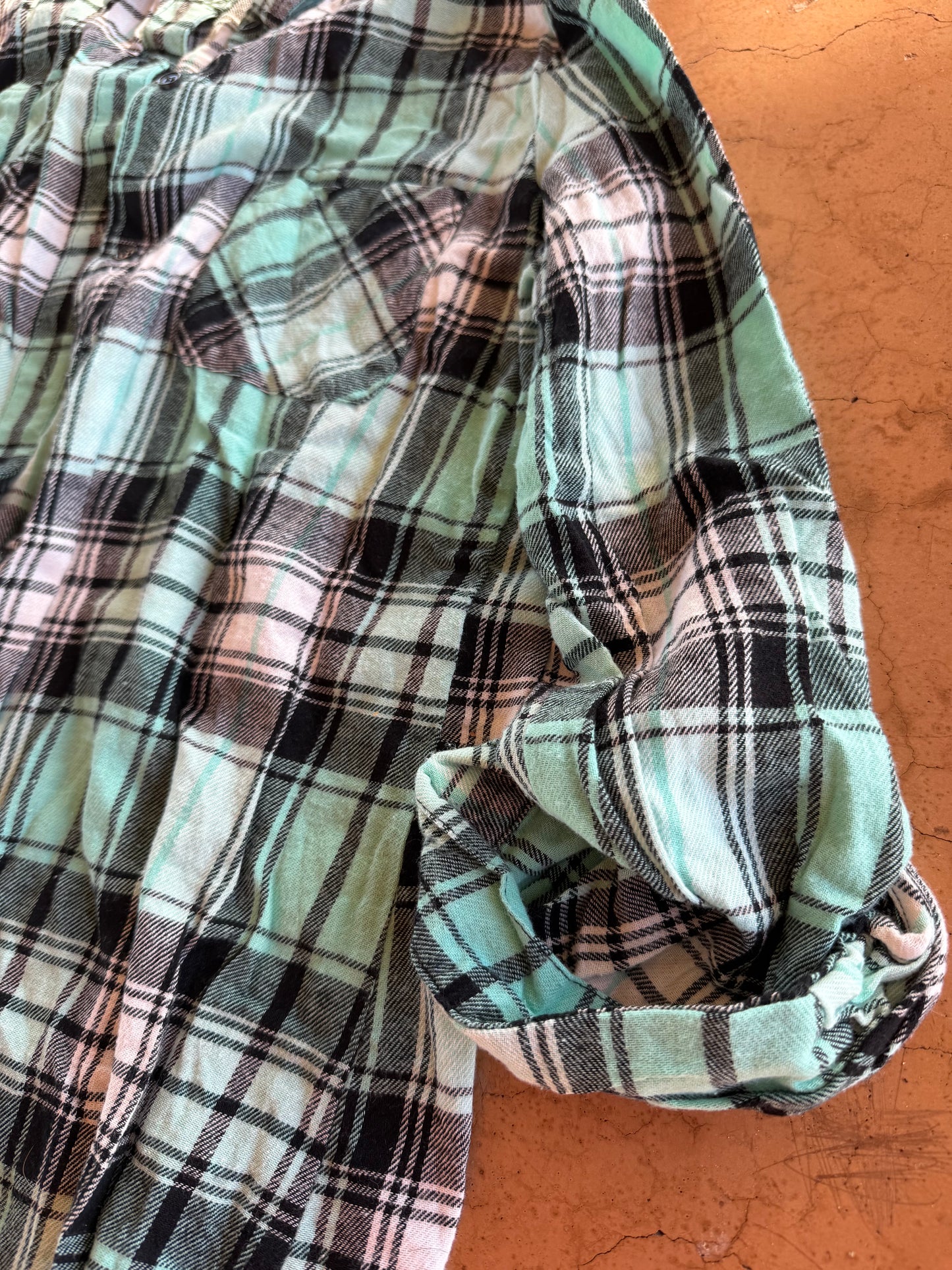 No Boundaries clothing line button down shirt green plaid shirt long sleeve size XXL…