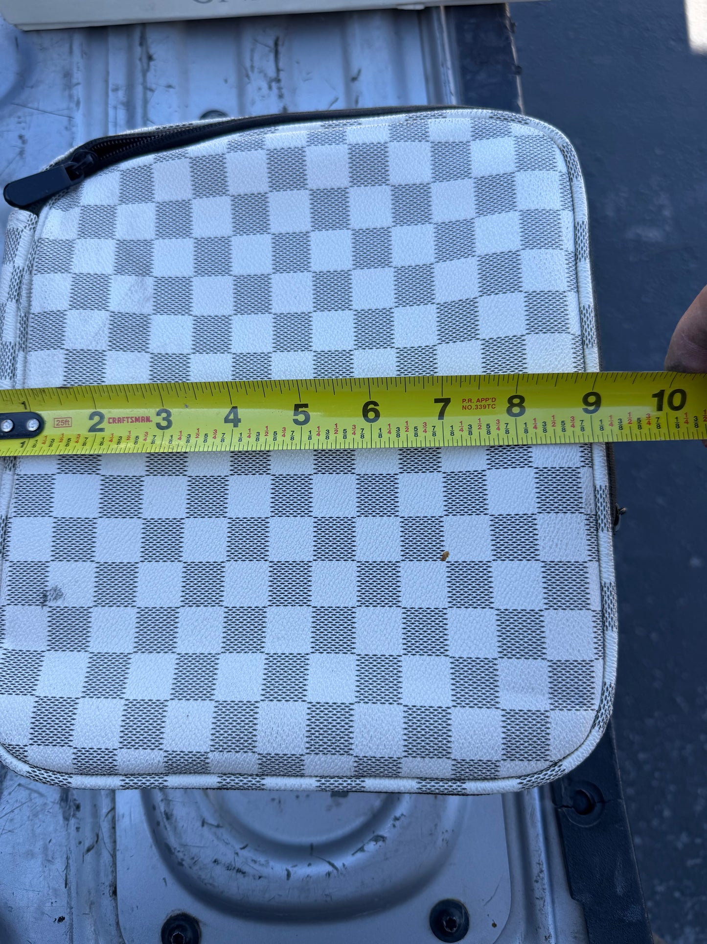 Book carrying case bible or books new white and gray checkered 9X10 zipper…