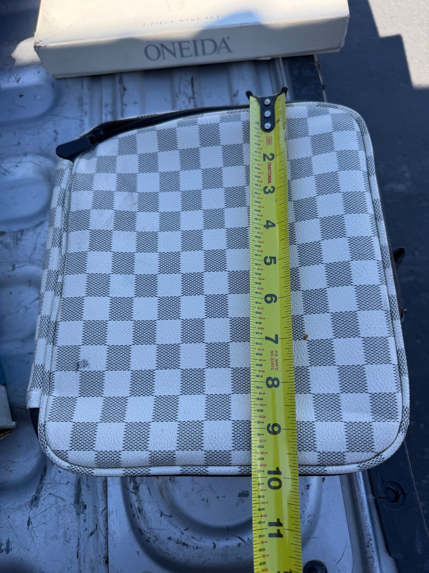 Book carrying case bible or books new white and gray checkered 9X10 zipper…