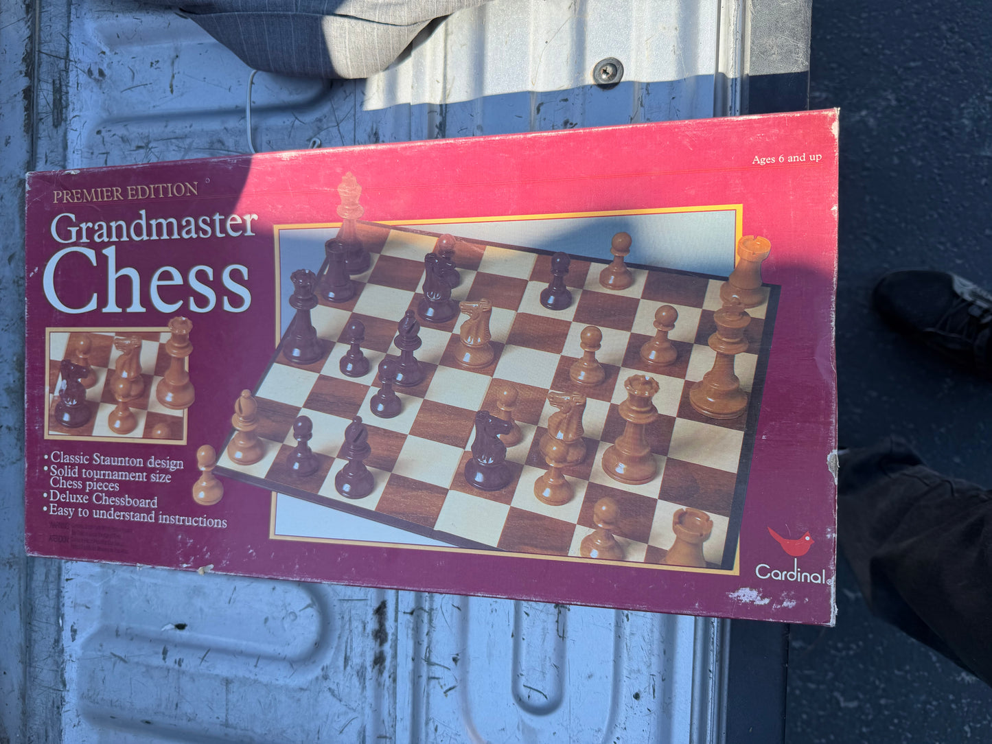 Chess game tournament size and color plastic game pieces…