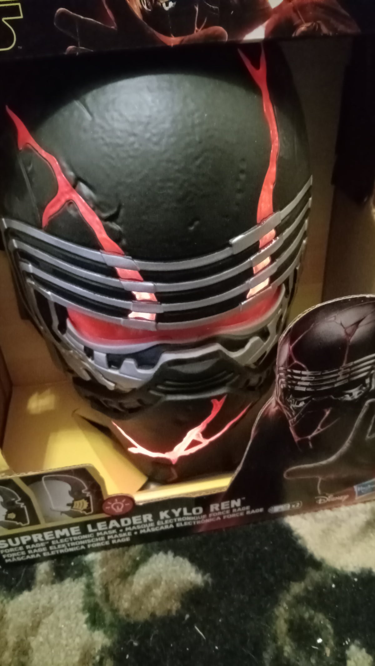 Star Wars: The Rise of Skywalker Supreme Leader Kylo Ren Force Rage Electronic Mask (Hasbro)
