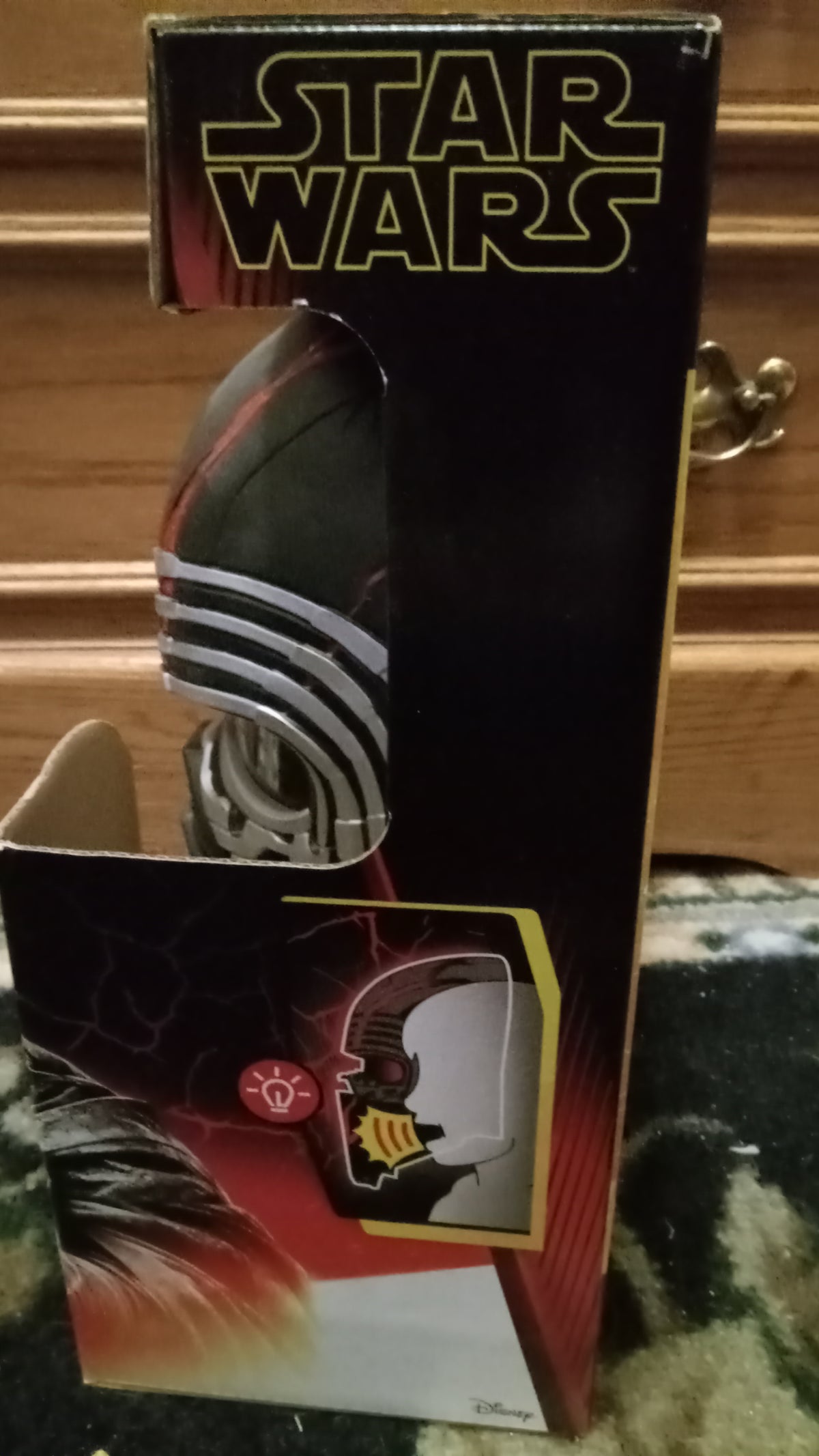 Star Wars: The Rise of Skywalker Supreme Leader Kylo Ren Force Rage Electronic Mask (Hasbro)