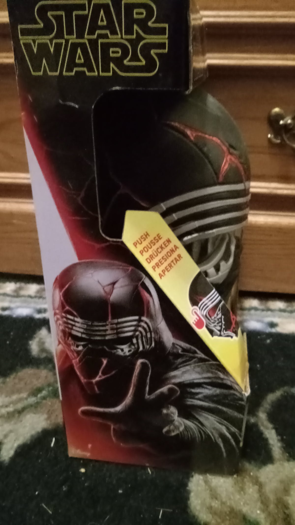 Star Wars: The Rise of Skywalker Supreme Leader Kylo Ren Force Rage Electronic Mask (Hasbro)