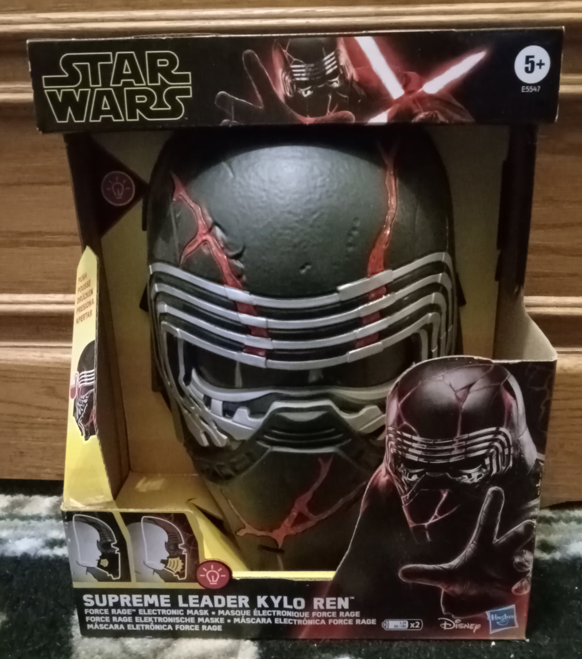 Star Wars: The Rise of Skywalker Supreme Leader Kylo Ren Force Rage Electronic Mask (Hasbro)