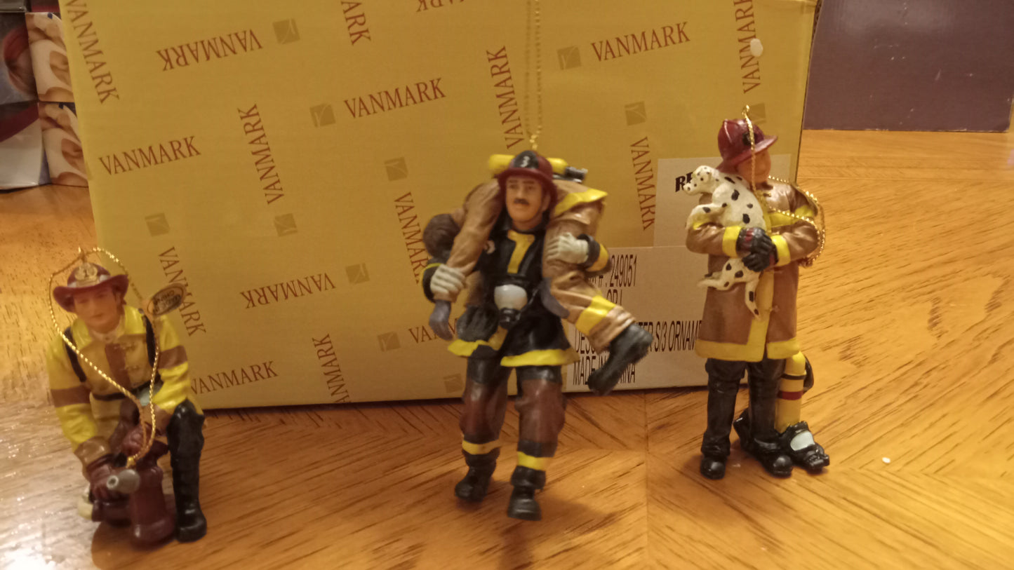 CHRISTMAS ORNAMENTS Vanmark Red Hats of Courage Firefighter 9-11 Set of 3 Item 249351 NEW