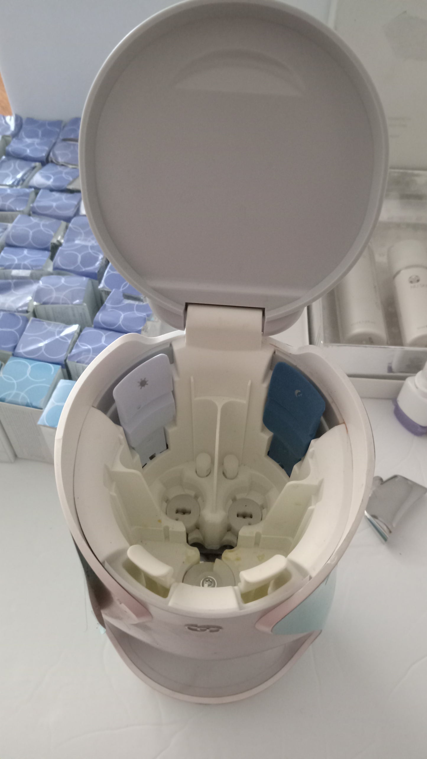 Mega-Lot: Nu Skin AgeLOC Me Smart Skincare System - Device, Calibration Starter Kit, & 30+ Refill Cartridges Bundle NEW