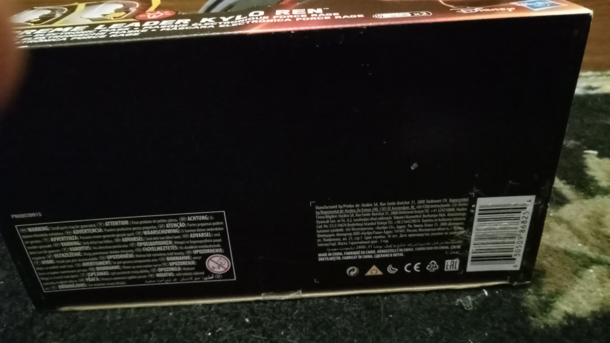 Star Wars: The Rise of Skywalker Supreme Leader Kylo Ren Force Rage Electronic Mask (Hasbro)