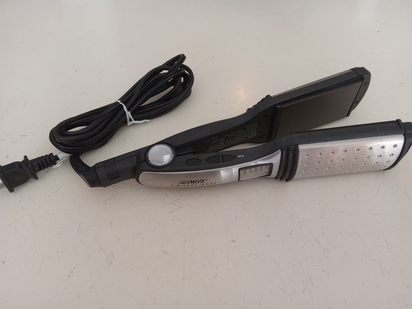 Conair Infiniti Adjustable Heat Hair Straightener Flat Iron, Adjustable Heat, 2"x3" Pads, USED