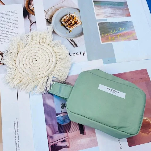 Makeup Bag Nylon Lrg Capacity Zipper Closure Travel Bag NEW